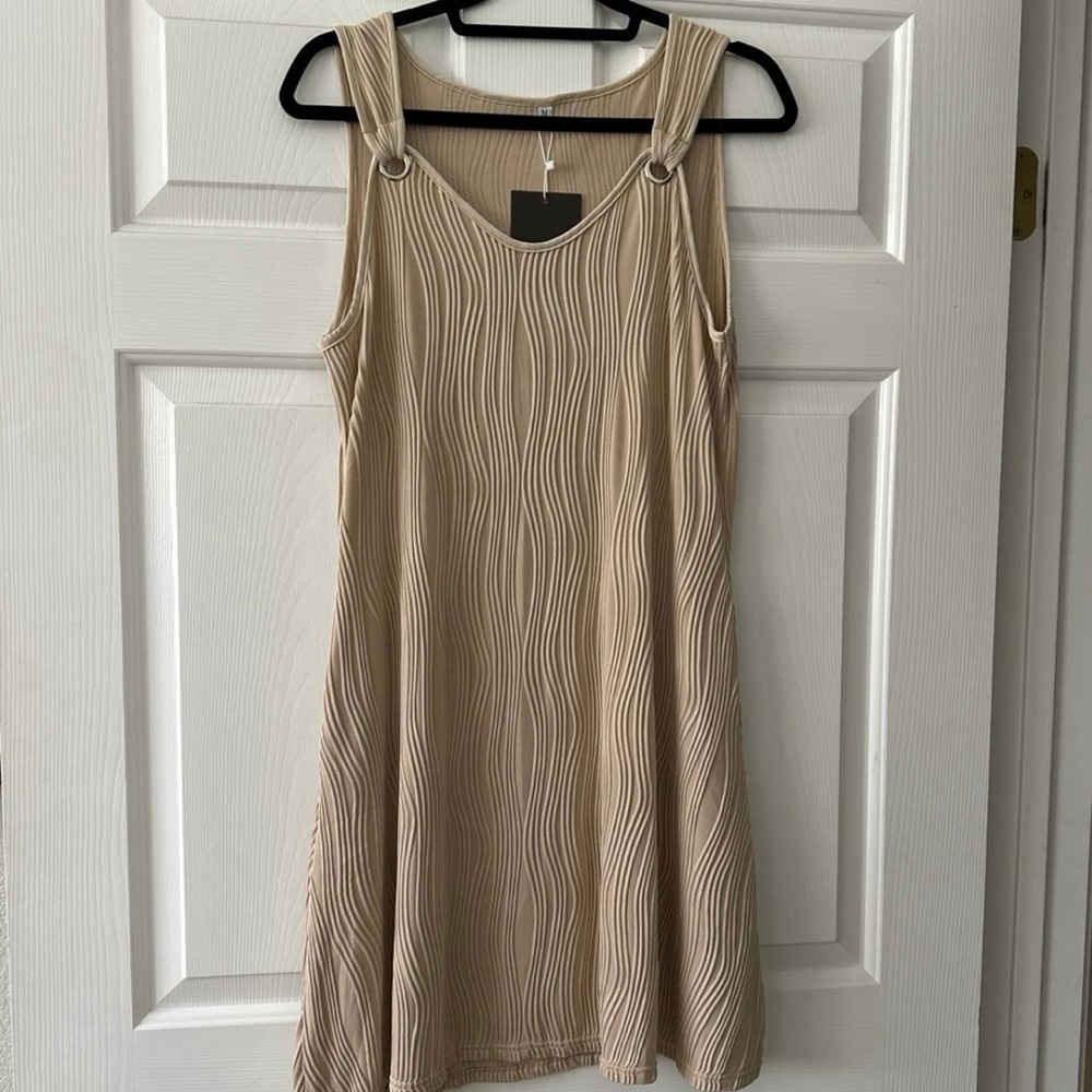 Elegant Beige Sleeveless Dress